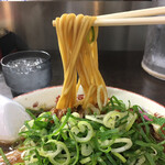 新福菜館 - 麺リフトアップ