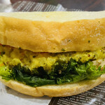 パン工房　ペシュ - 「チキンとマスタードのふわふわサンド」302円税込み♫