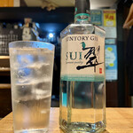 餃子とスパークリング バブルス - 翠ジンソーダー