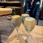 餃子とスパークリング バブルス - トリスパはこぼれスパークリング♪