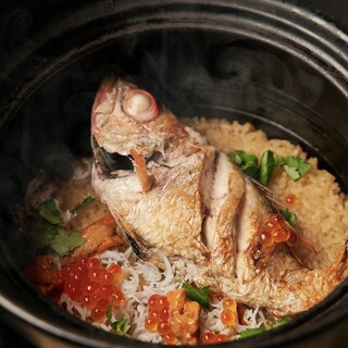 【素材の魅力を最大限に】じっくり炭で焼く。のどぐろも必食