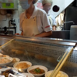 エビス屋昼夜食堂 - スタッフは全員可愛いお姉さん