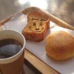 コティアコティ - 食パンまん(フレンチトースト)と紅茶のクリームパン
