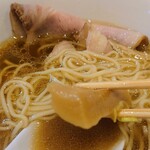 中華そば 深緑 - 極太メンマ
      
      珍しい、鰹節を中心とした魚介出汁の味付け。