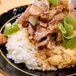 中華そば 深緑 - もろみポーク 炙り焼き丼 480円
      
      ご飯もとても美味しい。