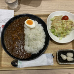 たかたのごはん - カレー　ミニサラダが付いています
