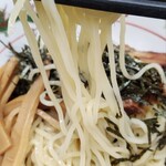 ラーメンと小皿料理 伊太八 - 麺の感じ