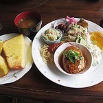 夢うらら - 特製日替わりランチの全体像（¥1000）　自家製パンをセレクト