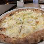 Pizzeria da Torachici - クワトロフォルマッジ　1600円