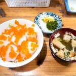 みなと食堂 - たっぷりホタテ丼