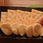Hechimon - 味噌クリームチーズのクラッカー添え528円