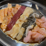 焼肉 裏天王寺安兵衛 - ホルモン盛り合わせ