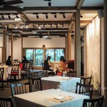 萬屋本店レストラン - 披露宴会場にもなるダイニング