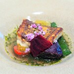 萬屋本店レストラン - 魚料理…イサキのポワレ 大葉のスープ仕立て 夏野菜と共に
