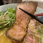 ラーメンの店 せせらぎ - 外しっかり中レアな焼豚！