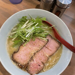 Ramen No Mise Seseragi - 鶏.豚と魚のスープ　塩だれ！　850円。