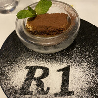 R1 TOKYO Bar&Restaurant - 
