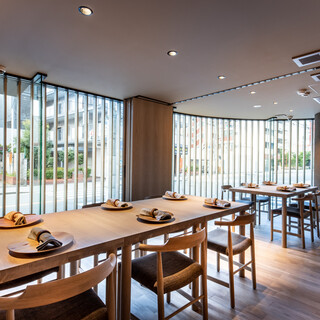 最大12名様でご利用頂ける個室も完備。