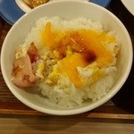 酒嚢飯袋 - ごはんにのっけたハムエッグ（ソース）