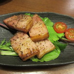 達磨 - 厚切りベーコンの炭火焼き　５００円