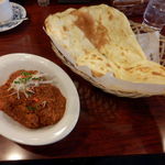 チキンカレーとプレーンナン