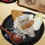 Tsukishima Kuimonoya Bisutoko - 鳥ひき肉とシラスのポテトサラダ