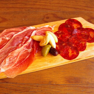 Spain Bar Charcoal Grill LEMON_2