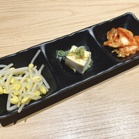 焼肉 淀屋橋 牛の膳 - もやしナムル・白菜キムチ・冷奴 