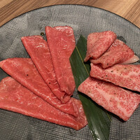 東京焼肉 黒木 - 本日のおすすめ部位（上カルビ・ランプ）