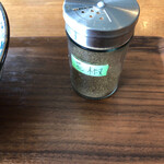 ラーメン イッケン - 味変用の花椒がスパイシーで汗がでるー！