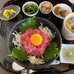 ごはん処 花季 - ねぎとろ丼(玉子付) 1600円。