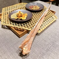 慈華 - 鱧を干して