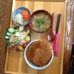 平家清平衛 - 今日はみやこ膳と言ってこれにアイスとコーヒー付で850円、を食べました♪カツはロースとヒレのミックスで注文しました。衣がサクっとしてて、厚さもちょうどよく食べやすく、とってもおいしかったです♪