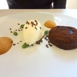 ヴィラ・アイーダ - デザート　③モワルーショコラとマスカルポーネのジェラート　　　ショコラは、アツアツ。