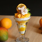 フライヤーズテーブル - 料理写真:マンゴーとオレンジのパフェ