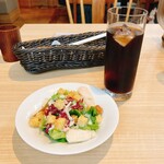 鎌倉パスタ - ランチセットのサラダとドリンク