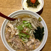 赤坂あじさい - 冷たい肉そば850円を大盛＋100円に高菜明太丼＋220円