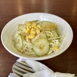 Milk Curry & Bar Bite - 付いて来るサラダ。