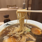 らーめん 七彩飯店 - 朝ラー５００円。熱々にスープは冷めにくく、とても美味しかったです（╹◡╹）。麺は博多ラーメン並の細さで好みですが、味が強いスープには、もう少し太さがあるといいですね