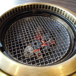 炭でじっくり焼きます