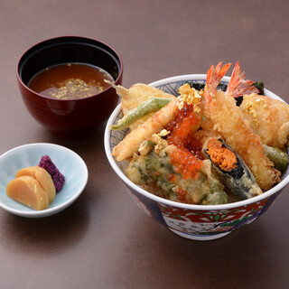 Sophisticated lunch ◆ Reasonable Ten-don (tempura rice bowl) are also available.