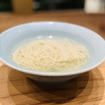 齋華 - ◎病みつきになりそうな特製塩ラーメン！