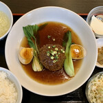 秦淮閣 - 肉団子の煮込み定食 ¥850 の肉団子の煮込み