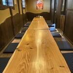 居酒屋いきなり - 3テーブルつなげて12〜14人掛けになります。