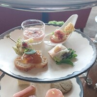 ザ タヴァン グリル＆ラウンジ - 