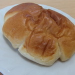 ベーカリー クリームパン - クリームパン（１６８円）