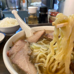 手打らーめん　玄 - 麺が手打ちでコシがあり、うどんか？っていうくらいですね❣️