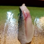 てっちゃん寿司 - しめ鯖。脂もちゃんとして適度な〆。刺身単品で焼酎でも旨いと思います。