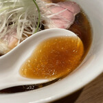 ラーメンWalkerキッチン - リニューアル予定の豚も加わったスープ