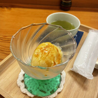 赤坂とゝや魚新 - 自家製とうもろこしのアイスクリーム こがしキャラメルソースがけ 煎茶